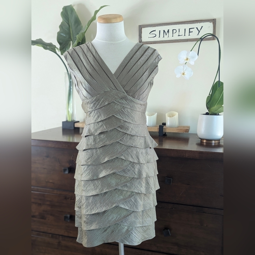 Adrianna Papell Champagne Taupe Layered Sleeveless V- Neck Fully Lined Size 4 - Picture 3 of 17